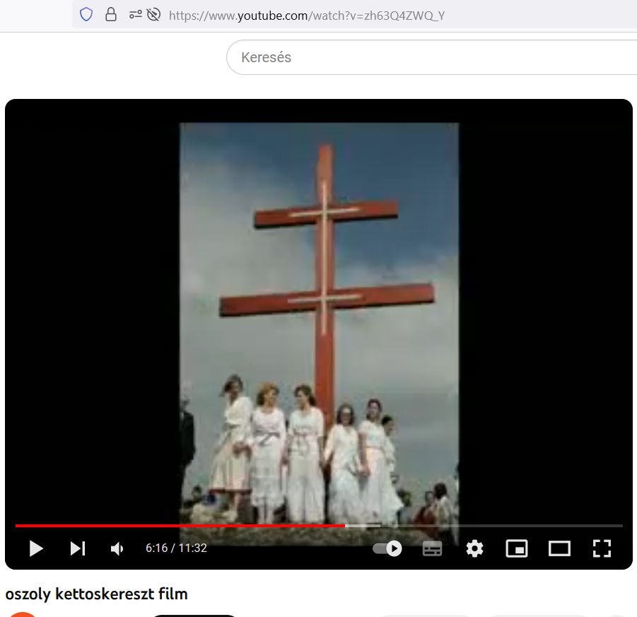 Állókép a keresztállítást dokumentáló filmből